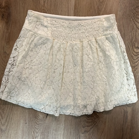 Gorgeous Vintage 90s Delia’s Cream Lace Flowy Lined Pull On Mini Skirt Medium - Picture 6 of 7